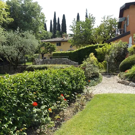 Cascina Cipressi Костермано